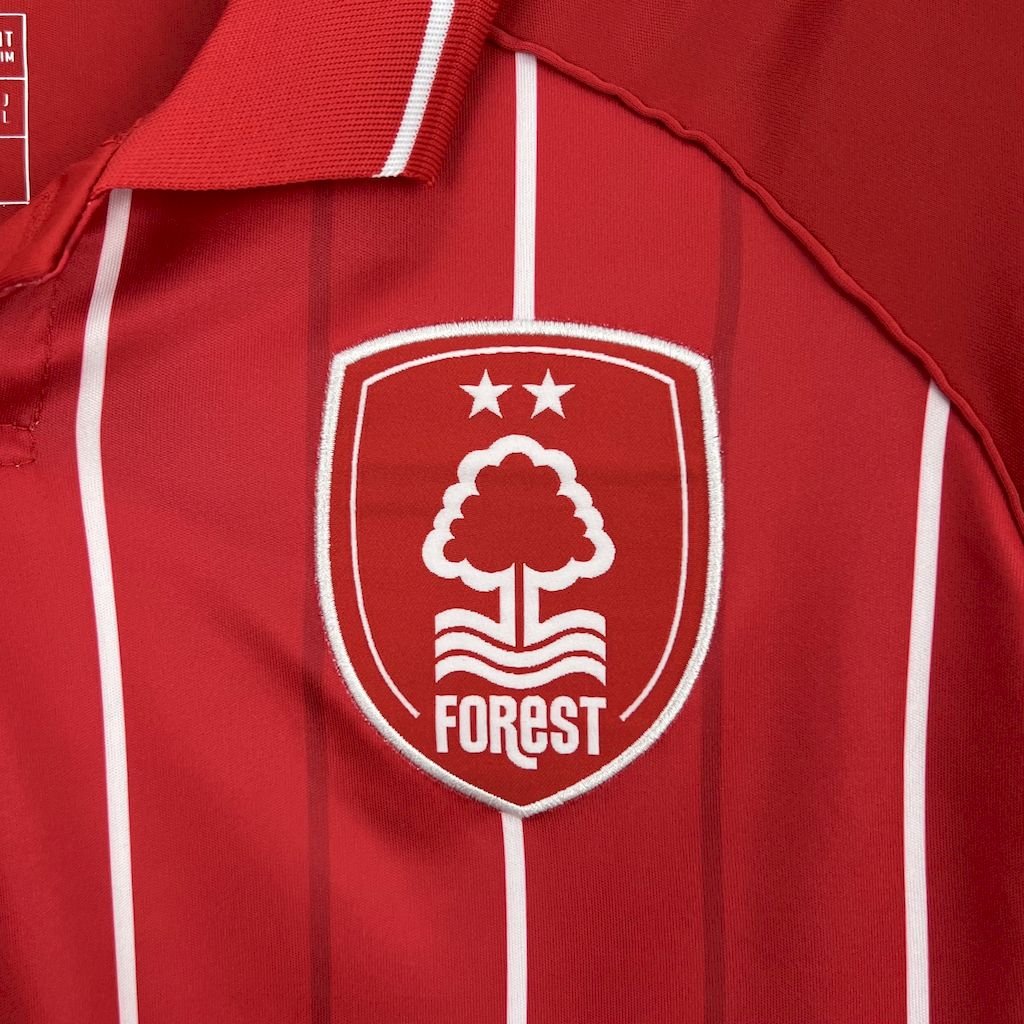 Camisola Nottingham Forest Principal 2025/26 - Image 2