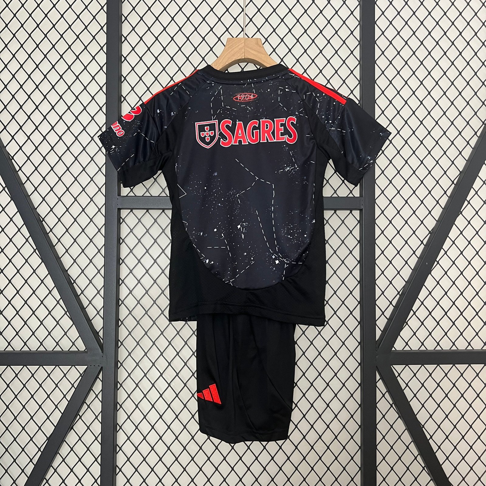 Kit Criança Benfica Alternativa 2024/25 - Image 3
