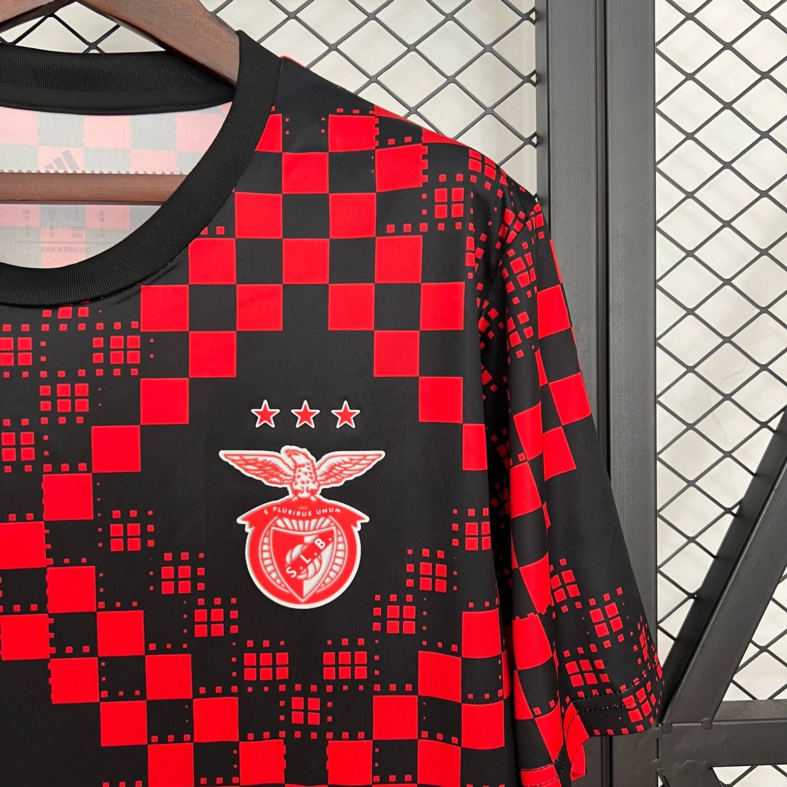 Camisola Benfica Aquecimento 2025/26 - Image 2